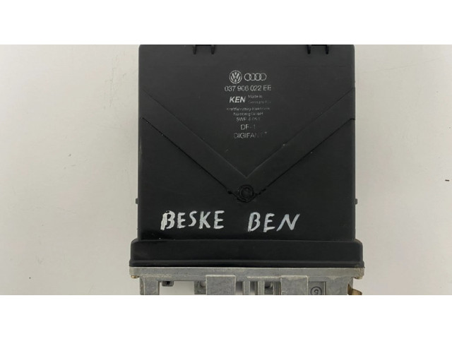 Řídící jednotka 037906022EE Audi 80 90 B3 1988
