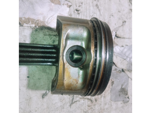 Píst Mercedes-Benz C W203 pro benzínový motor 3.2