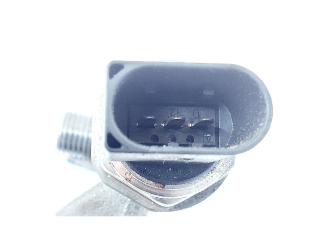 Топливная рампа 04L089B Skoda Octavia Mk3 (5E)