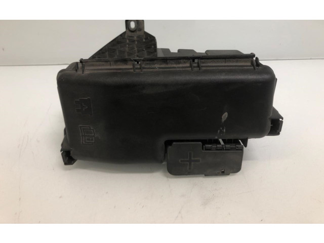 Блок предохранителей 30728132 Volvo S60