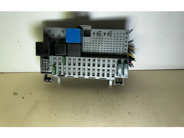   Pojistková skříňka 90240092, 90240665   Opel Astra F 1994