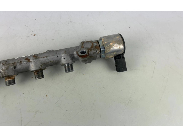 Топливная рампа 05L906054A   Volkswagen Golf VIII  