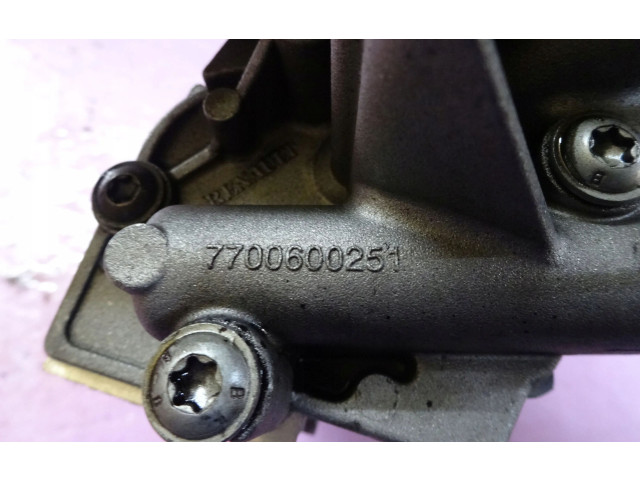 Масляный насос   7700100894G  Renault Trafic II (X83) 