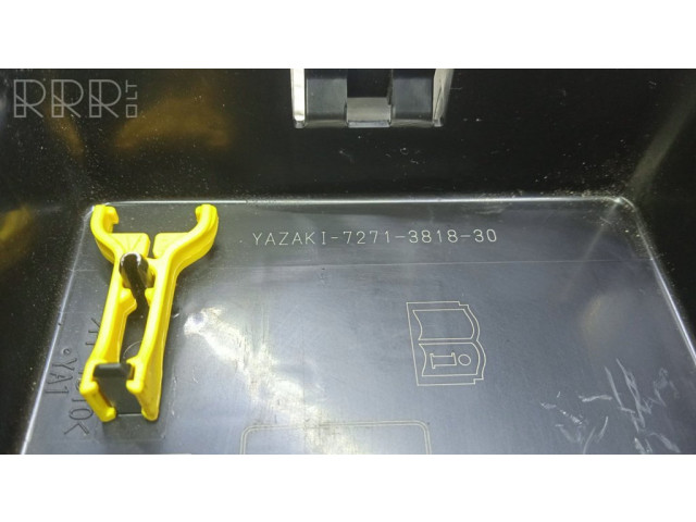 Крышка блока предохранителей 7271381830 Maserati Levante