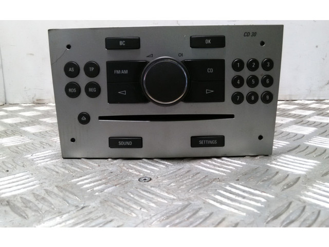 Радио/ проигрыватель CD/DVD / навигация