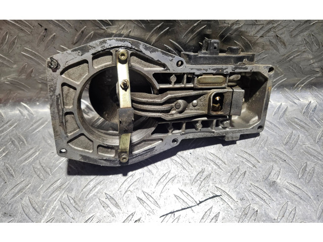 Vstřikovací lišta 0438121076, 051133353 Volkswagen PASSAT B3