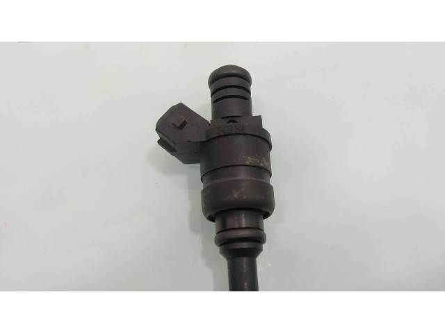 Форсунка 1427240    BMW X3 E83 для бензинового двигателя  2.2