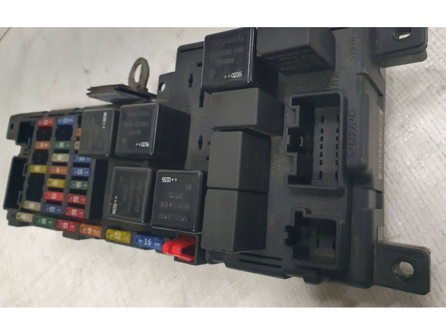 Блок предохранителей 8678449, 518787205   Volvo V70    