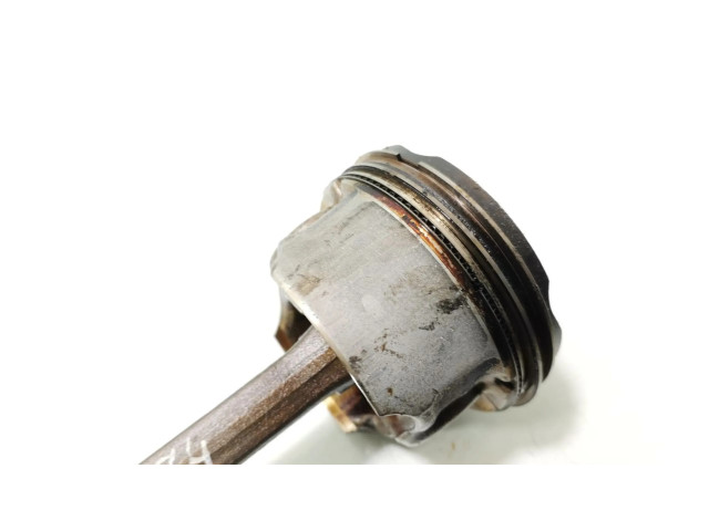 Píst    Ford Focus C-MAX  pro benzínový motor 1.6  1.6 EcoBoost