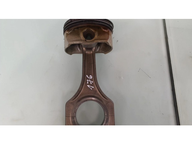 Píst 11257840922, 11247838623 BMW M5 pro benzínový motor 5.0