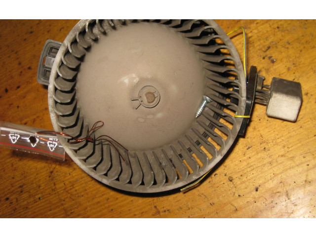 Вентилятор печки       Mitsubishi Colt