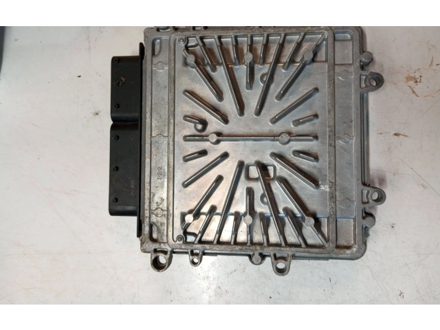 Блок управления двигателя 30729826   Volvo S60