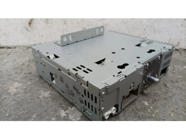 Радио/ проигрыватель CD/DVD / навигация