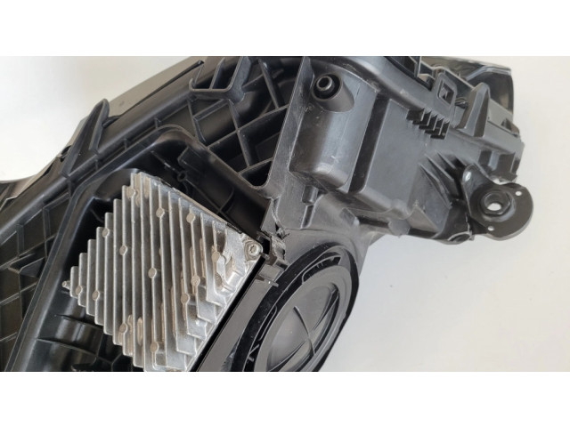 Передняя фара