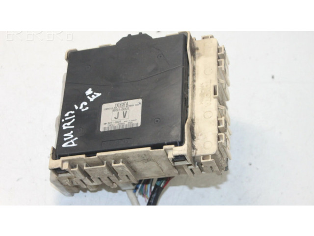 Блок предохранителей  8922102331   Toyota Auris E180    