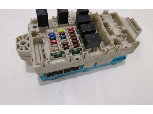 Блок предохранителей MR587875 Mitsubishi Outlander