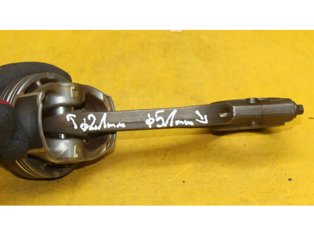 Поршень с шатуном 06H Skoda Octavia Mk2 (1Z)