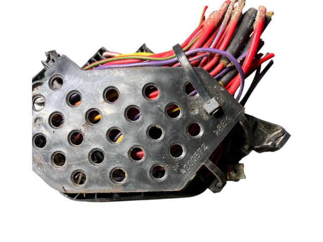 Блок предохранителей  4200572   Saab 9-5    