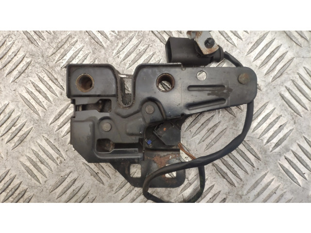 Замок капота двигателя