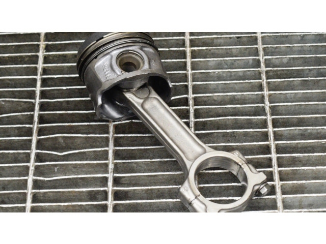 Поршень 120A18001R, 7701475074 Renault Clio IV для дизельного двигателя 1.5