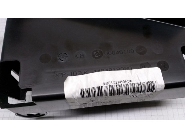 Другая деталь салона