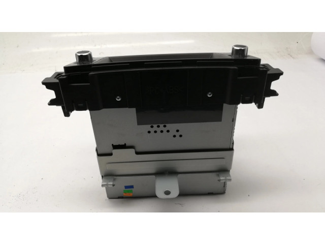 Радио/ проигрыватель CD/DVD / навигация