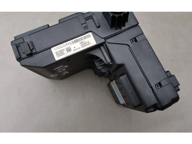 Блок предохранителей 30728542, 12243779   Volvo V70    