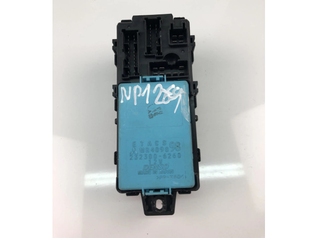 Блок предохранителей MR409898 Mitsubishi L200