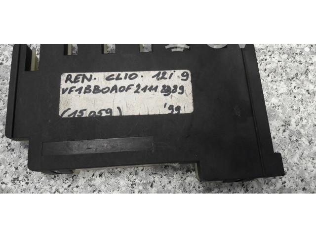 Блок предохранителей 21624653-9d Renault Clio I