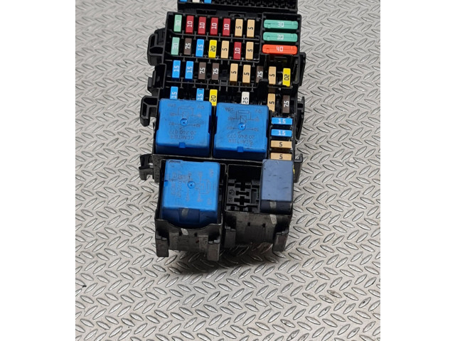 Блок предохранителей 18017641 Dacia Sandero