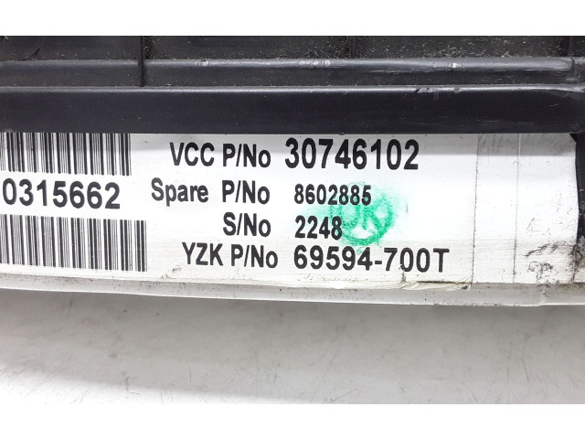 Панель приборов 30746102 Volvo V70