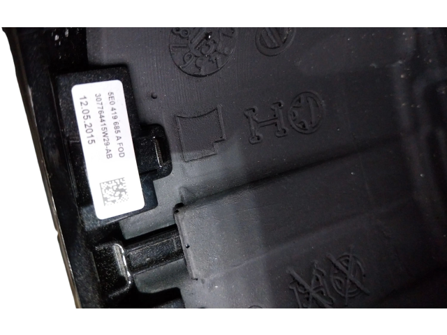 Руль Skoda Fabia Mk3 (NJ)  2015 - 2021 года 5E0419685A      