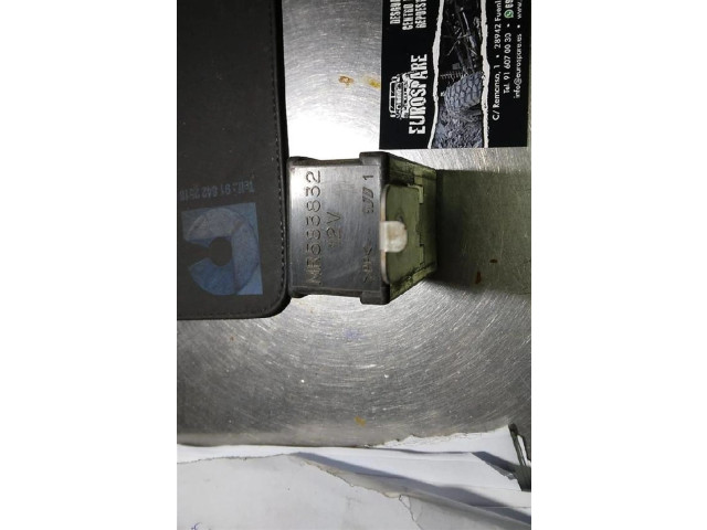 Блок предохранителей MR583832 Mitsubishi Montero