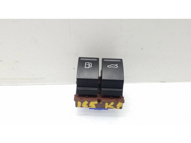 Выключатель открытия задней двери