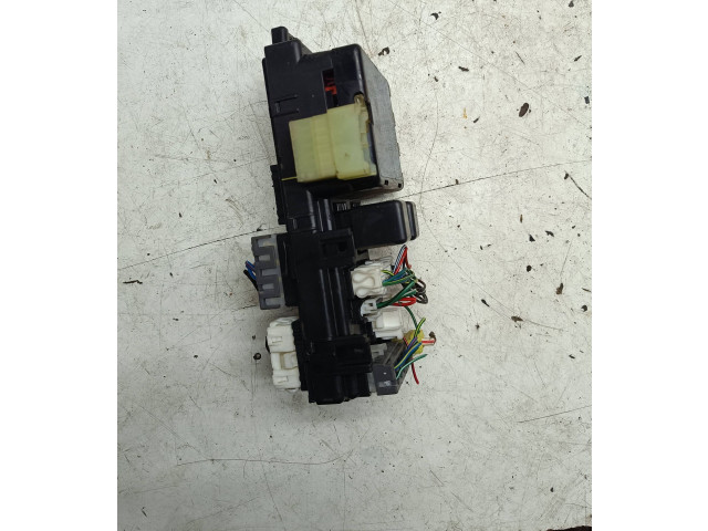 Pojistková skříňka Mitsubishi Pajero 1999