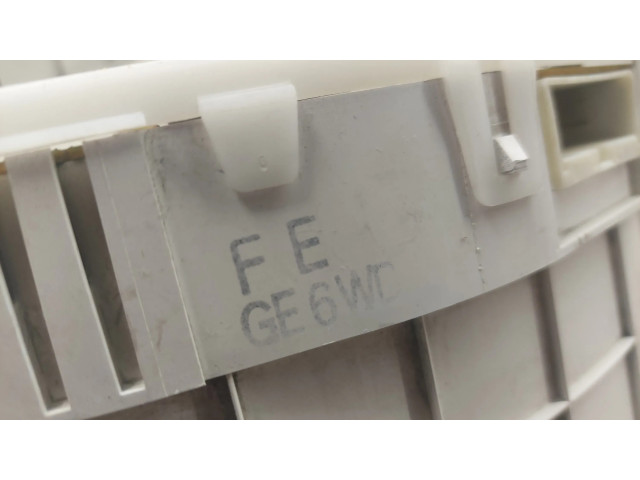 Панель приборов GE6WD Mazda 626