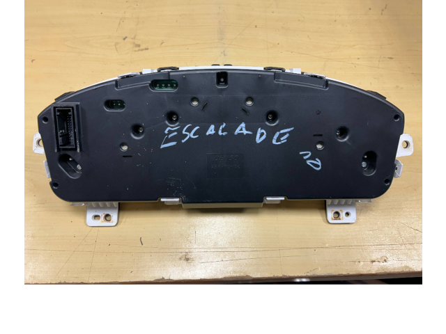 Панель приборов    Cadillac Escalade       