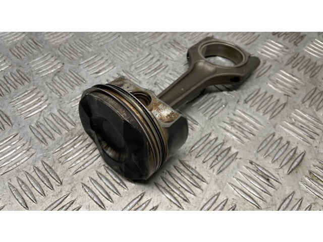 Píst 7528540 BMW 1 E81 E87 pro benzínový motor 2.0 N43B20A