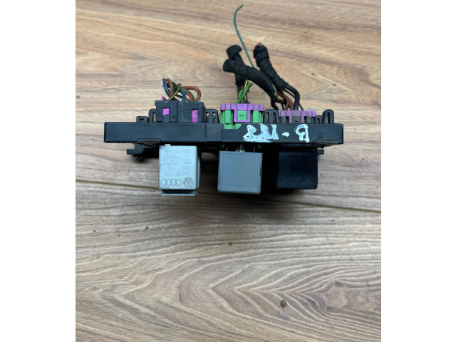   Pojistková skříňka 1T1937503A   Volkswagen Caddy 2011