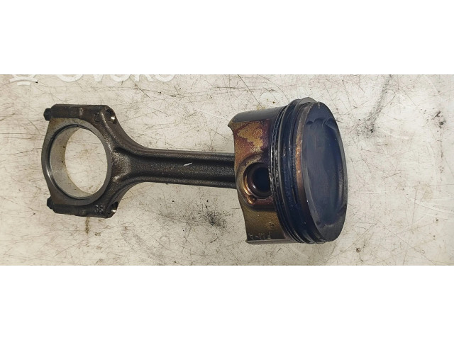 Píst 8207279 Opel Cascada pro benzínový motor 1.4