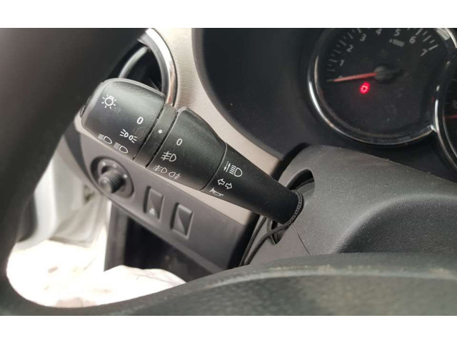 Ручка стеклоочистителей 8201168008 Dacia Lodgy