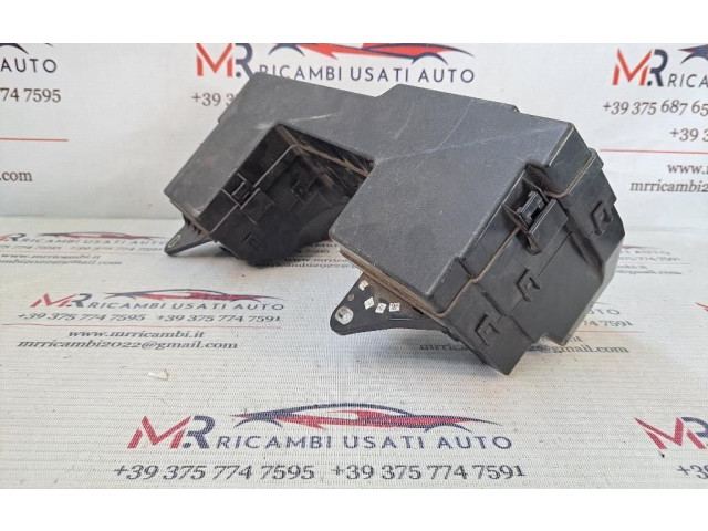 Блок предохранителей 8X2T-14A003-AA, 306DT Jaguar XF X250