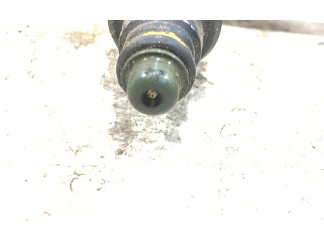 Топливная рампа 058133681 Audi A6 S6 C5 4B