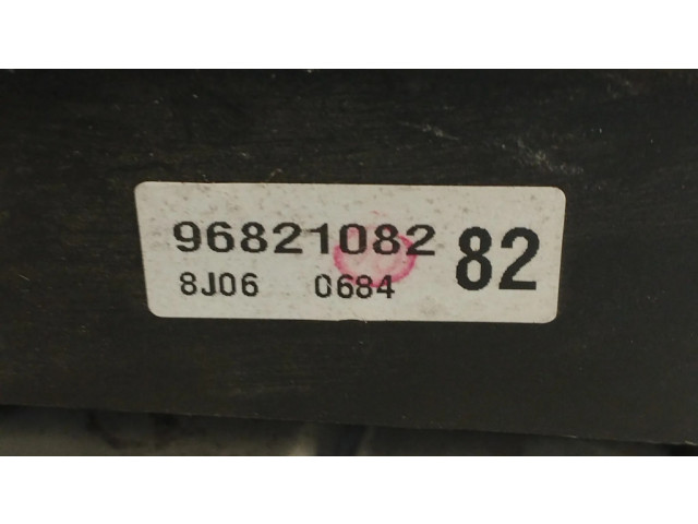 Блок предохранителей 96821082 Chevrolet Captiva