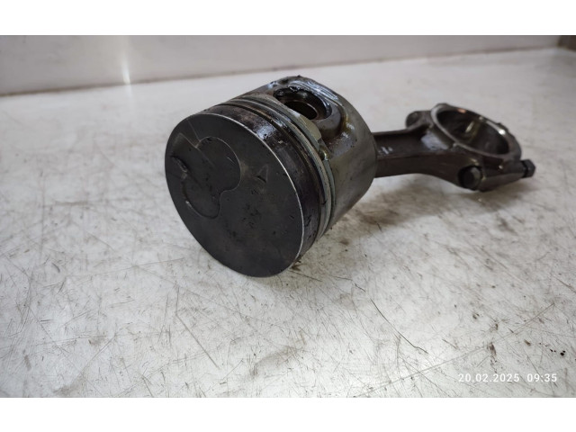 Поршень с шатуном 4D56 Mitsubishi L200