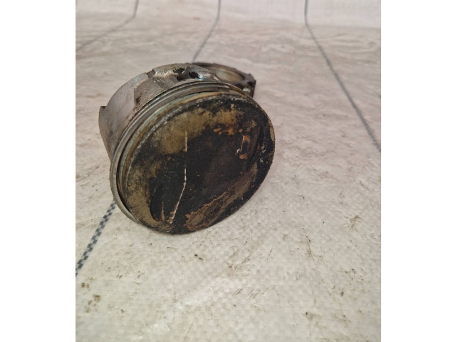 Píst Nissan Terrano