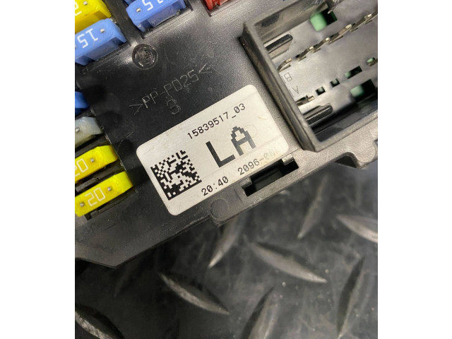 Блок предохранителей  1583951703   Chevrolet Tahoe    