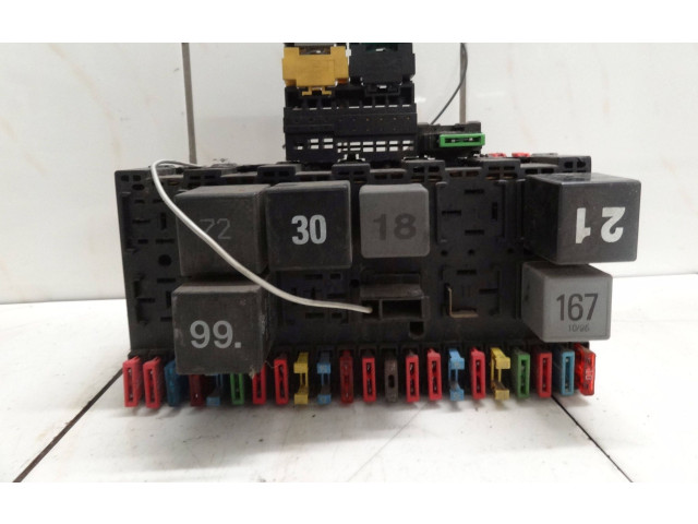 Блок предохранителей  3A0972559   Volkswagen Transporter - Caravelle T4    