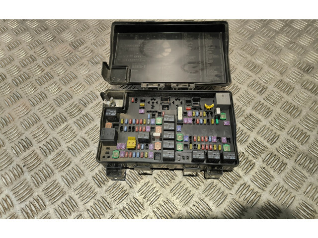 Блок предохранителей 68253443AB   Jeep Grand Cherokee    