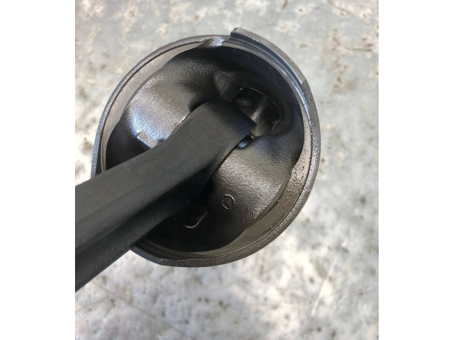 Píst Mercedes-Benz E W211 648.961